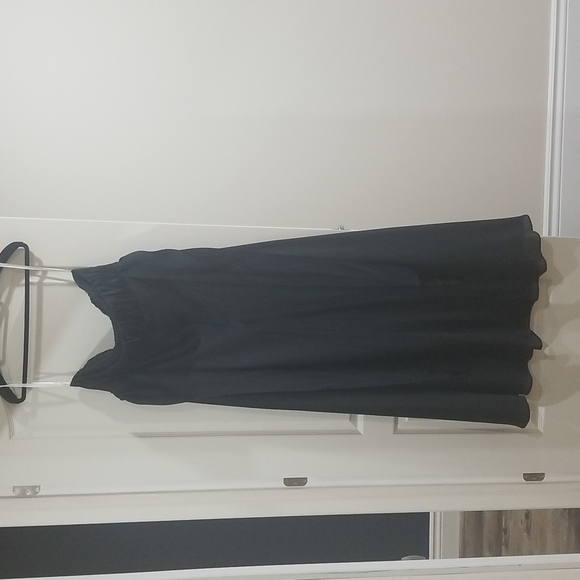 Long black gown, size 20 - Picture 4 of 5